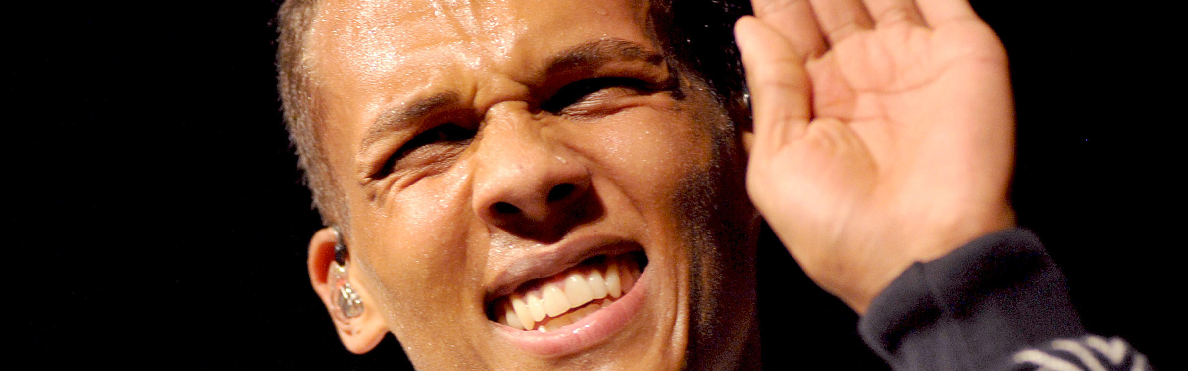 Header stromae
