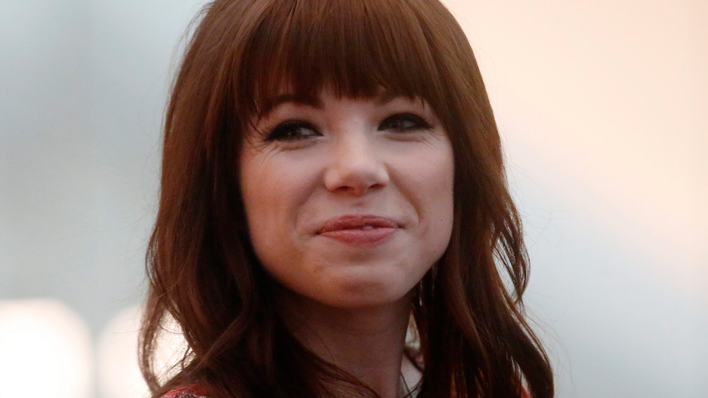 Carly Rae Jepsen Is Een Boekenwurm Qmusic