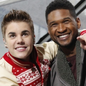 195276 singers bieber and usher pose together after performing on nbcs today 