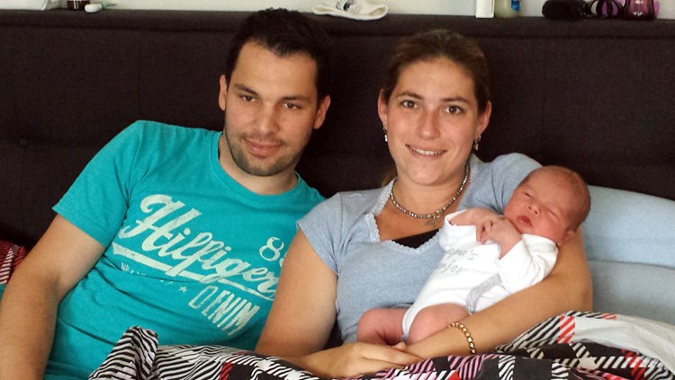 Ouders robbie en marieke en baby tim foto laura kuijpers