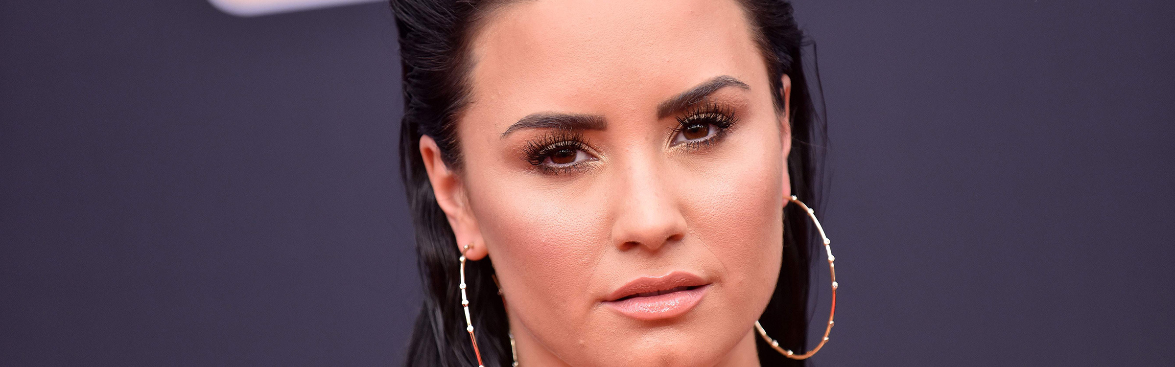 Demi header