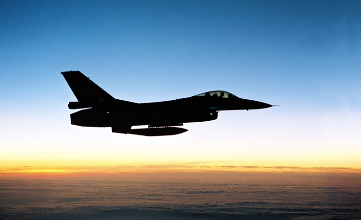F 16 silhouet
